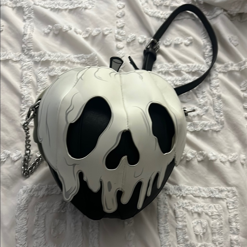 Black and White Skull Glow in the Dark bag